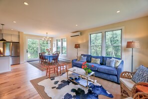 TV - Picturesque Farmhouse Retreat Minutes from Stowe (Morrisville)