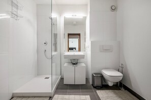 Hair dryer, towels - Amazing Mariahilf 2BR w/ Balcony, nr Bars & Shops, by Blueground (Vienna)