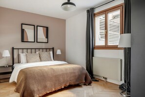2 bedrooms, iron/ironing board, WiFi, bed sheets - Amazing Mariahilf 2BR w/ Balcony, nr Bars & Shops, by Blueground (Vienna)