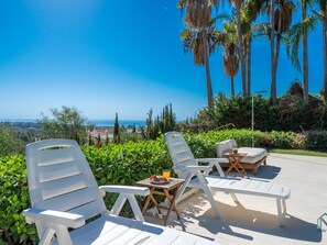 Terrace/patio - Spacious 6 BDRM Villa - Golf Lover's Paradise (Marbella)