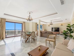 Tv, pejs, stereoanlæg