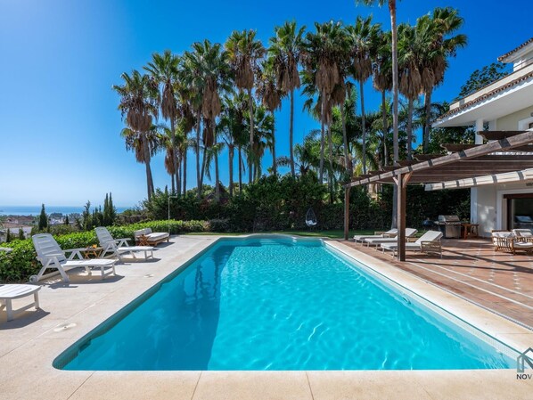 Pool - Spacious 6 BDRM Villa - Golf Lover's Paradise (Marbella)