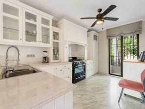 Køleskab, mikrobølgeovn, ovn, opvaskemaskine