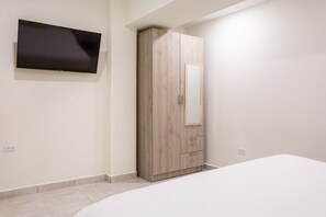 2 slaapkamers, een kluis op de kamer, een strijkplank/strijkijzer