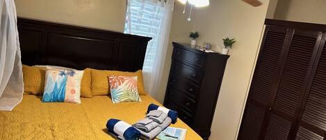 2 عدّة غرف نوم ومكواة/لوح كي وواي فاي مجانًا وملاءات أسرّة