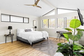 5 bedrooms, desk, iron/ironing board, WiFi
