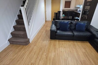 Spacious 3 bed, Sleeps 5 and free parking