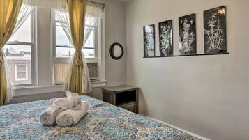 3 bedrooms, iron/ironing board, WiFi, bed sheets
