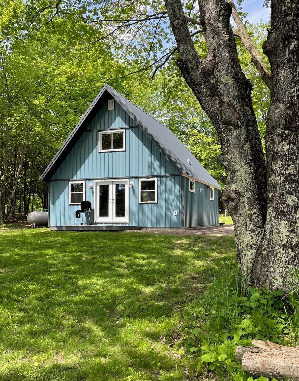 Blue Bungalow on Lake Winter 4 seasons of family fun: Fish/ ATV/Snowmobile/Relax