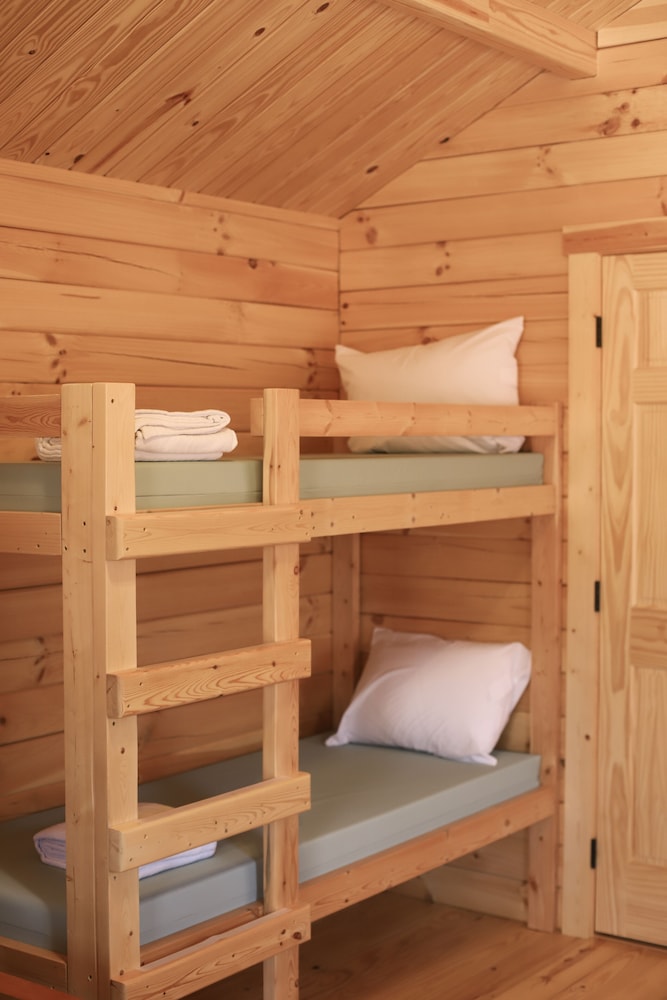 New Cabins in Springdale, Utah. 1/2 mile to entrance of Zion National