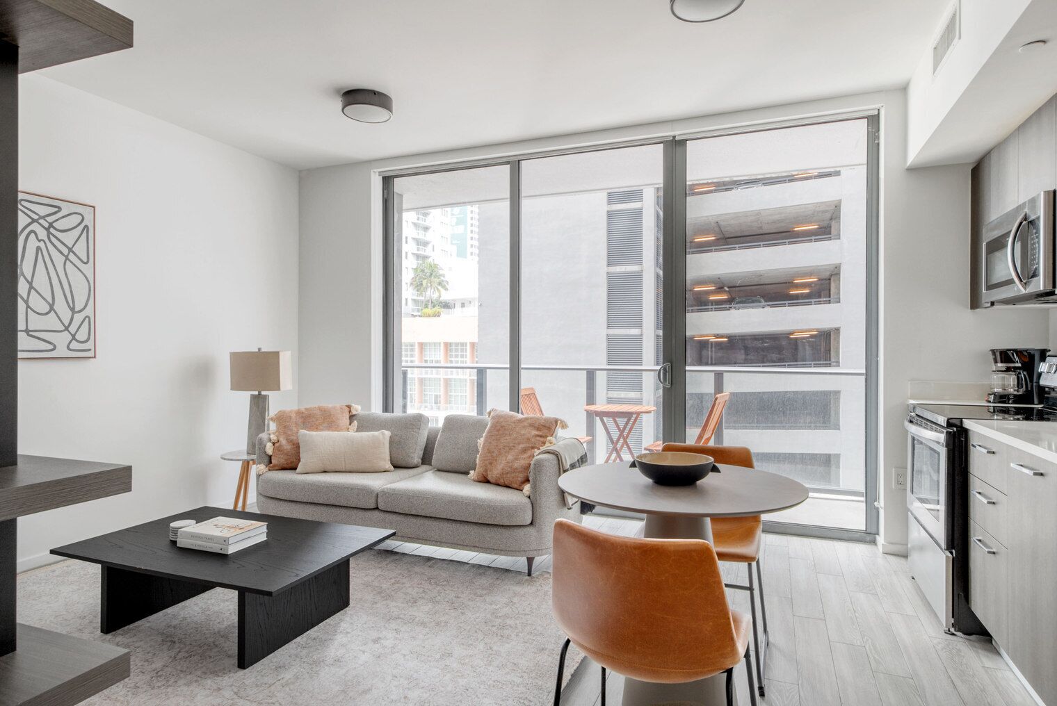 Nice Downtown 1BR w/ Gym & Pool, nr Restaurants, by Blueground