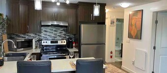 Cozy Cochrane Den  -  50 mins to Banff

