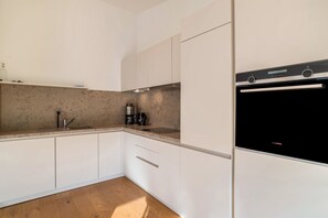 Geladeira, fogão, cooktop, lava-louças