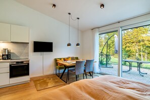 1 bedroom, free WiFi, bed sheets, wheelchair access - Apartment 'Frühling' with Shared Pool, Shared Garden and Wi-Fi (Straubenhardt)