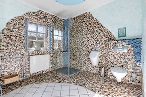 Ducha, secador de pelo, toallas