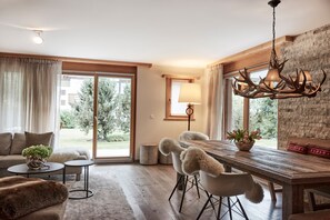 Dining - Apartment 'Raunetta' with Shared Terrace and Wi-Fi (Klosters)