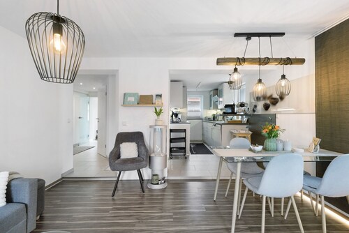 Apartment 'Ferienwohnung Mittenglück' with Shared Garden, Balcony and Wi-Fi