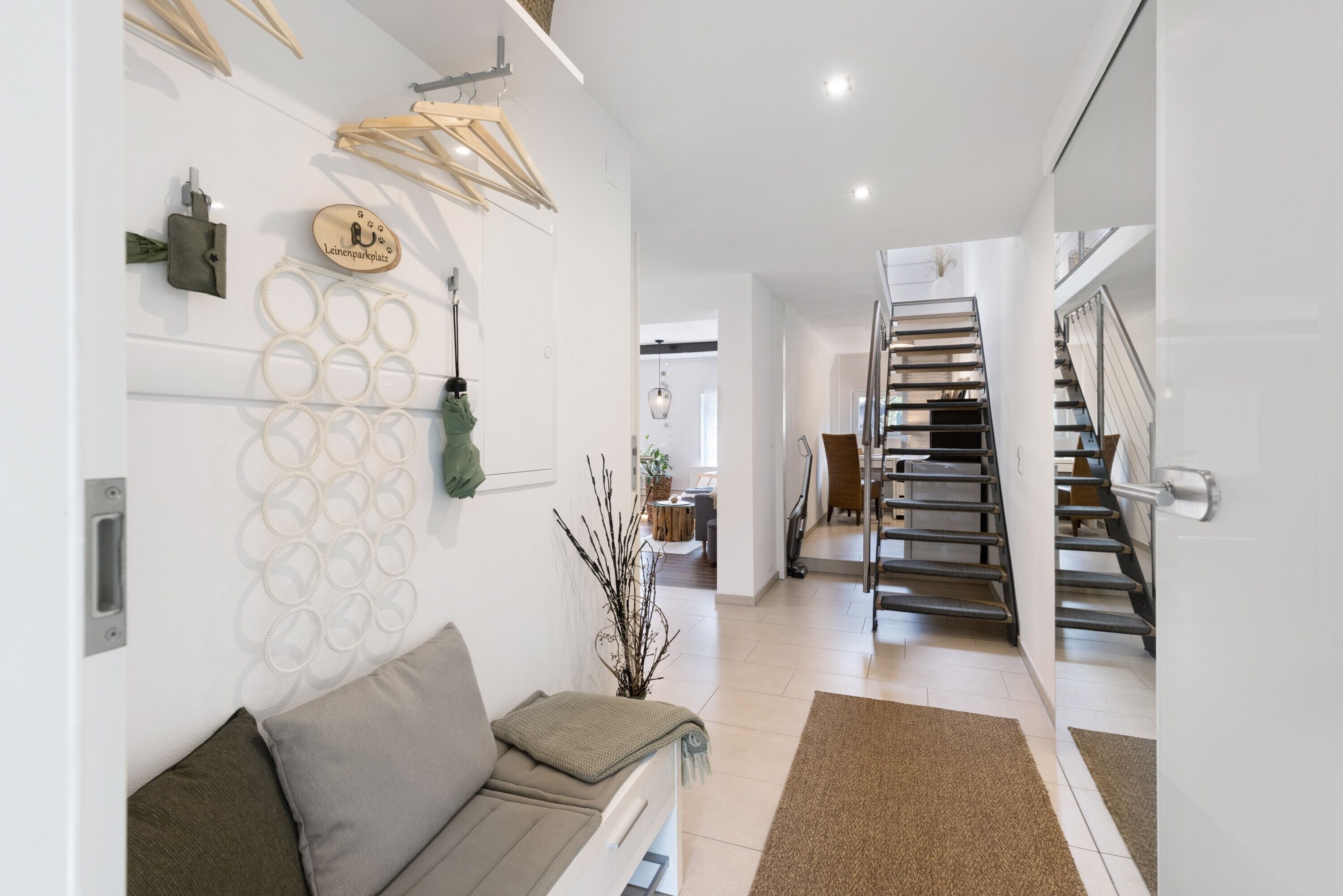 Téléviseur, table de ping-pong