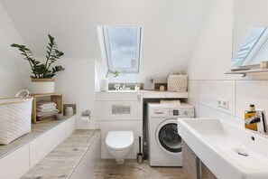 Dusche, Haartrockner, Handtücher