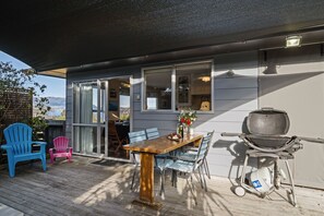 Outdoor dining - Kinder Cottage (Taupo)