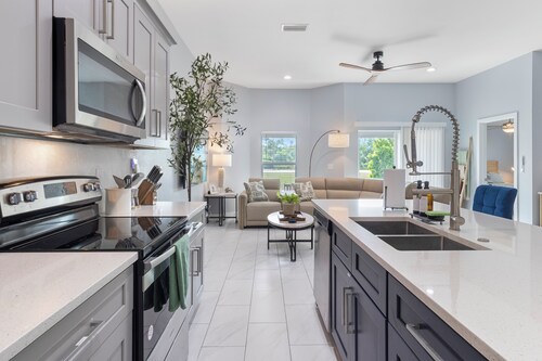 Modern Home in Cape Coral Pet-friendly and close to the beach!