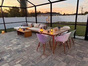 Outdoor dining - Modern Home in Cape Coral Pet-friendly and close to the beach! (Cape Coral)