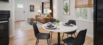 Chic Central Cottage- Wood Floors, Fireplace, Hospital/VSU Firepit, Pet Friendly