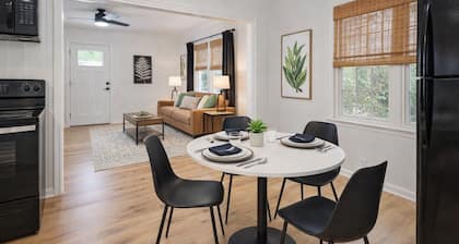 Chic Central Cottage- Wood Floors, Fireplace, Hospital/VSU Firepit, Pet Friendly