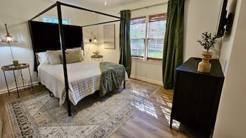 2 Schlafzimmer, Schreibtisch, Bügeleisen/Bügelbrett, Reisekinderbett