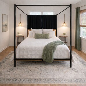 2 chambres, bureau, fer et planche à repasser, lit parapluie