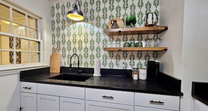 Chic Central Cottage- Wood Floors, Fireplace, Game Room & Firepit- Pet Friendly