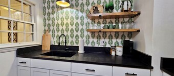 Chic Central Cottage- Wood Floors, Fireplace, Game Room & Firepit- Pet Friendly