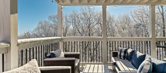 Enjoy and relax @ amazing 2BR near Gatlinburg & Pigeon Forge! Hot Tub!