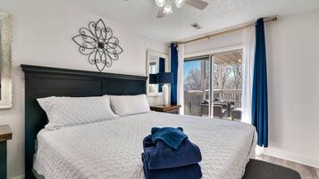 2 室のベッドルーム、デスク、アイロン / アイロン台、WiFi