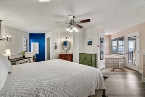 2 bedrooms, desk, iron/ironing board, WiFi - Enjoy and relax @ amazing 2BR near Gatlinburg & Pigeon Forge! Hot Tub! (Gatlinburg)