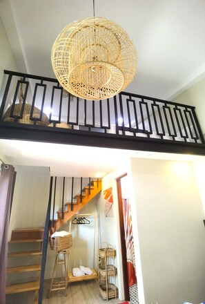 Phòng Suite | Bàn, giường gấp/giường phụ (phụ phí) 