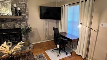 Smart TV, fireplace