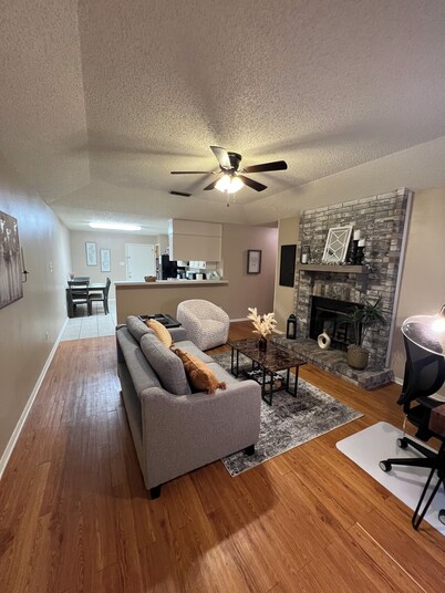 Cozy 2 bedroom 2 bath duplex near UT Tyler!