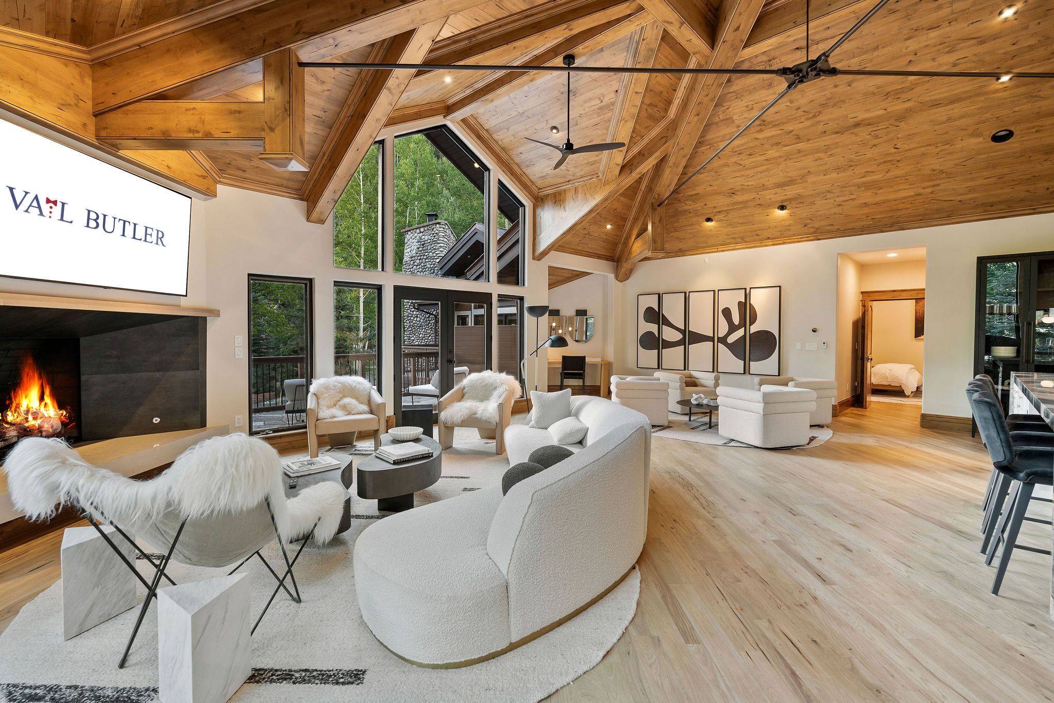 Sunburst Lodge - 9BR in Vail, 2 hot tubs, pool, fire pit, perfect for large groups