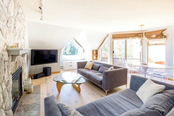 Smart TV, fireplace, offices