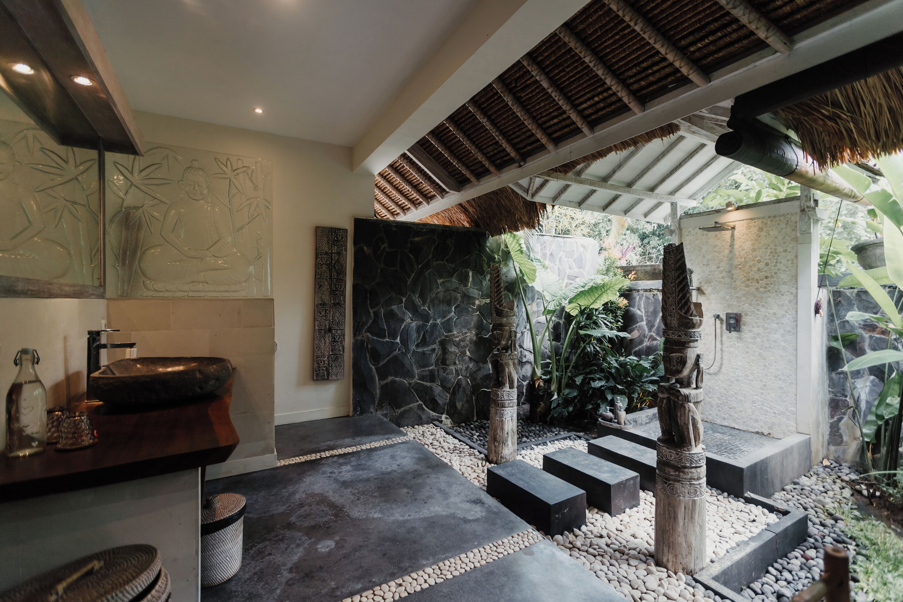 Family Villa | Bathroom | Shower, rainfall showerhead, hair dryer, towels