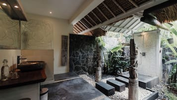 Family Villa | Bathroom | Shower, rainfall showerhead, hair dryer, towels