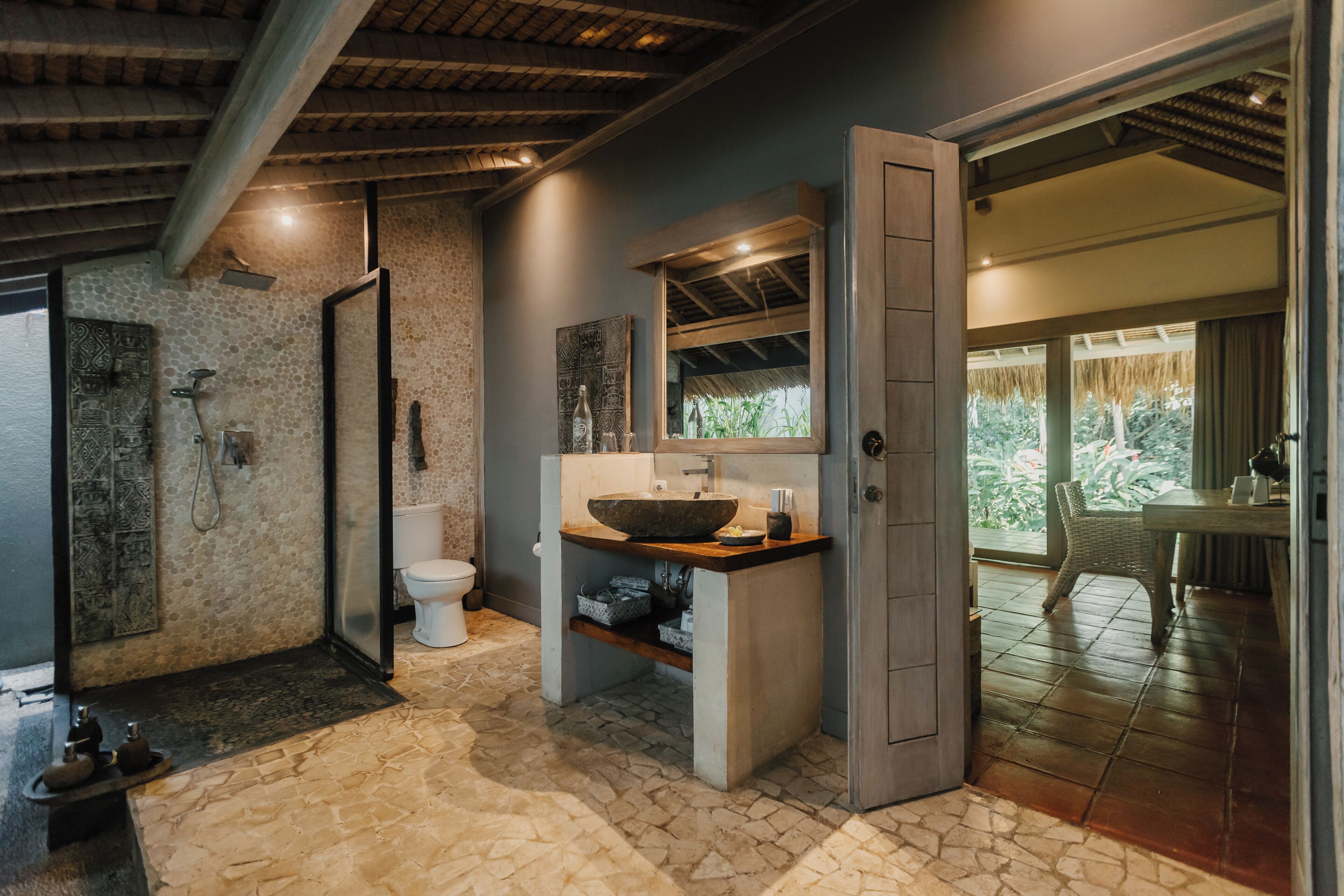 Deluxe Bungalow | Bathroom