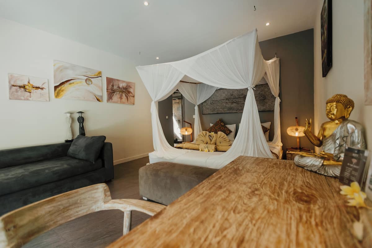 Deluxe villa, 3 slaapkamers, uitzicht op zwembad | Luxe beddengoed, donsdekens, pillowtop-bedden, een kluis op de kamer
