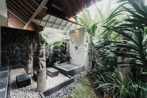 Vila Keluarga | Kamar mandi | Shower, pancuran hujan, pengering rambut, dan handuk