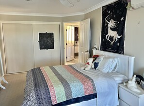 4 bedrooms, iron/ironing board, bed sheets