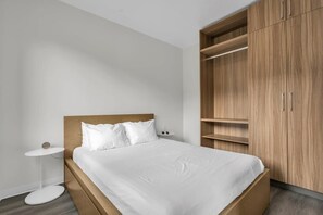 1 bedroom, desk, WiFi, bed sheets