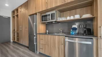 Fridge, microwave, stovetop, dishwasher