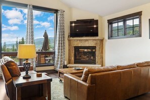 تلفزيون، مدفأة، مكتب