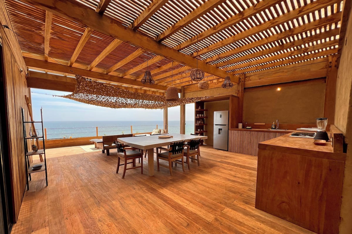 Panoramic Room | Living area | 28-inch TV with satellite channels, Netflix, pay movies